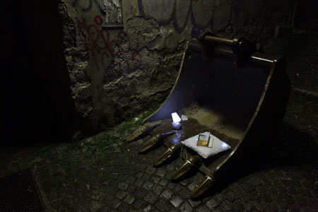 Luzinterruptus: Osebna branja /
                Personal readings